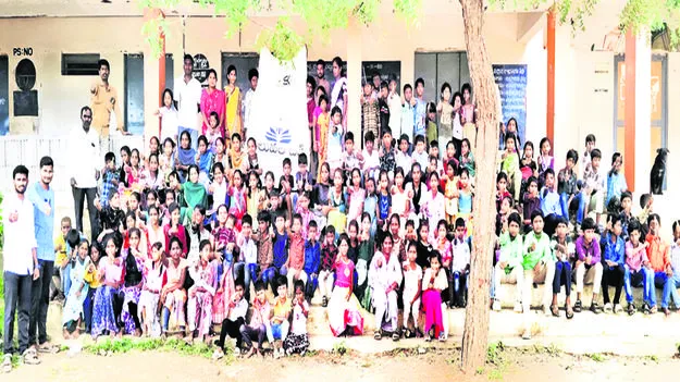 విద్యార్థులకు క్రీడాపోటీలు 