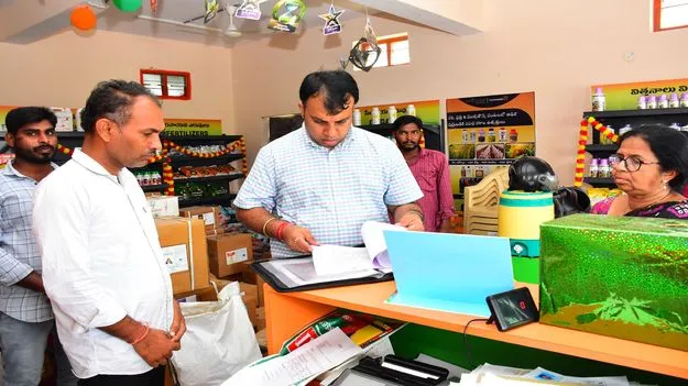 ఎరువుల కృత్రిమ కొరత సృష్టిస్తే కఠిన చర్యలు