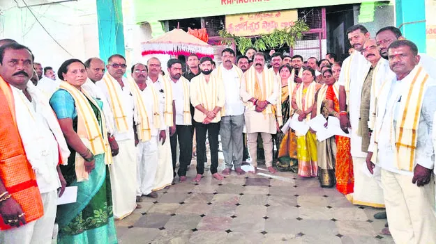 ఉత్సాహంగా బాధ్యతల స్వీకరణ