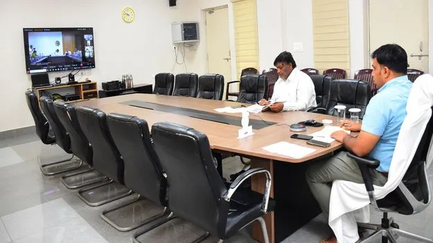 ప్రభుత్వ కార్యాలయాలపై సోలార్‌ విద్యుత్‌ ప్యానెల్స్‌