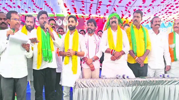 కష్టపడిన కార్యకర్తలకు గుర్తింపు 