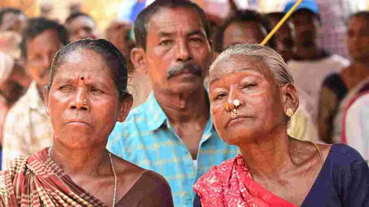 ప్రపంచ ఆదివాసీ దినోత్సవంలో పాల్గొన్న మంత్రి అచ్చెన్నాయుడు..