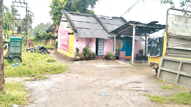 ట్రస్టు భూమి.. అన్యాక్రాంతం