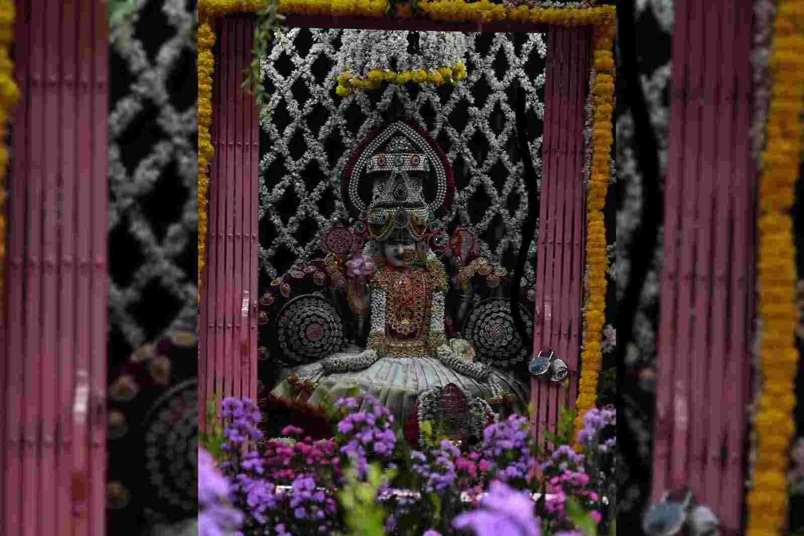 Varalakshmi Vratam: వరలక్ష్మీ వ్రత మహోత్సవం.. చార్మినార్ వద్ద భక్తుల సందడి..