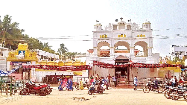 Arasavalli : ఆదిత్యాలయ సీనియర్‌ అసిస్టెంట్‌ సస్పెన్షన్‌