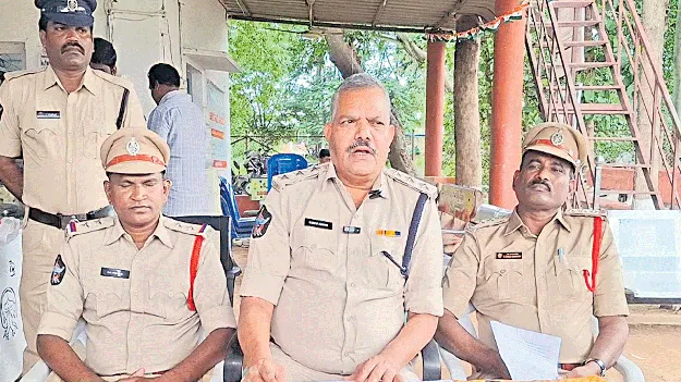 ఘంటావారిగూడెంలో అశ్లీల నృత్యాలు, మద్యం పార్టీ