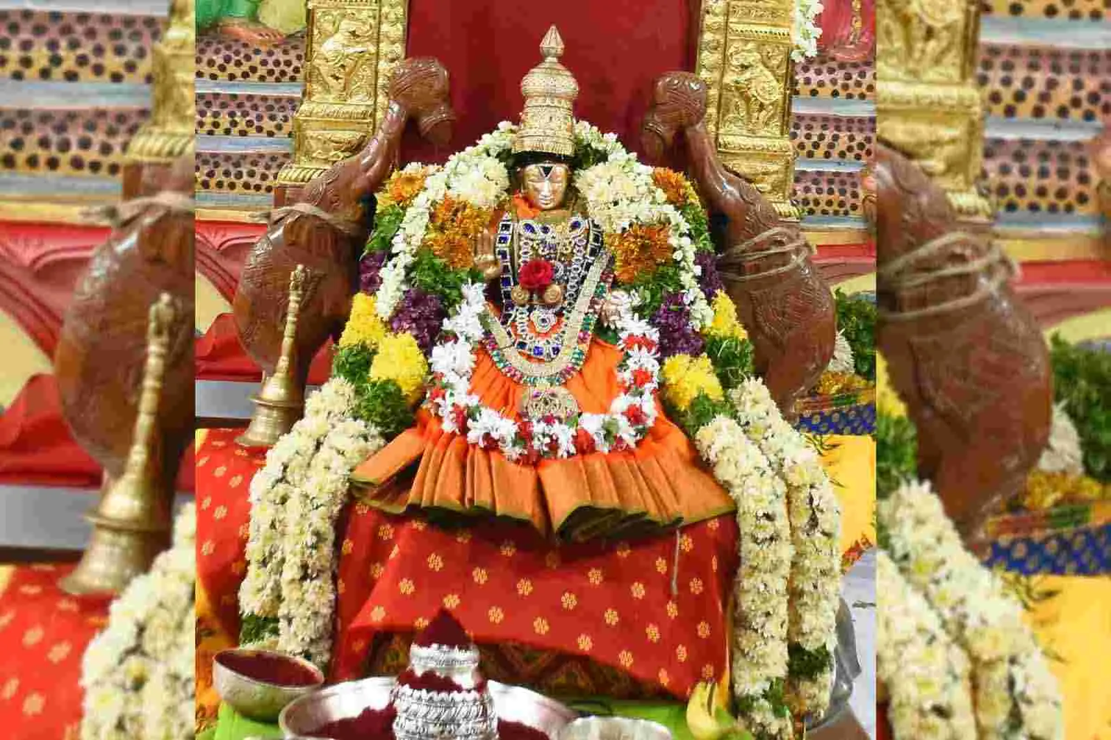 Varalakshmi Vratam: వరలక్ష్మీ వ్రత మహోత్సవం.. చార్మినార్ వద్ద భక్తుల సందడి..
