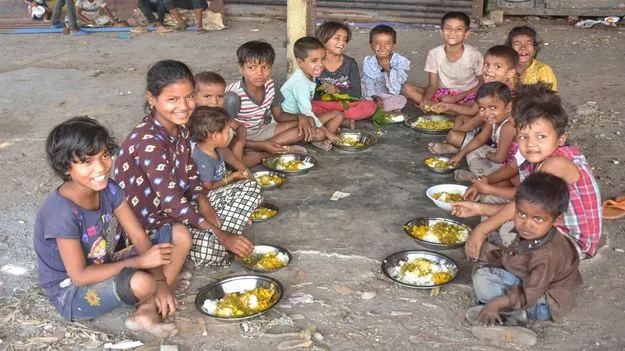 AP News: చిన్నారుల తిండిలో కక్కుర్తి..