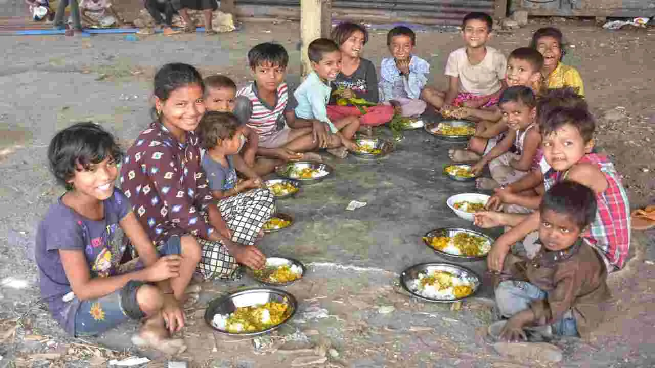 AP News: చిన్నారుల తిండిలో కక్కుర్తి..