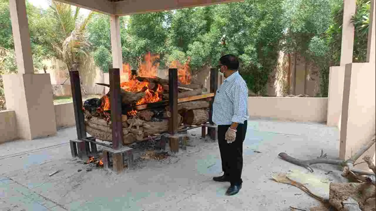 Bahrain: మరణించిన అయిదెళ్ల తర్వాత.. బహ్రెయిన్‌లో ఇద్దరు తెలుగు మహిళలకు దహన సంస్కరాలు