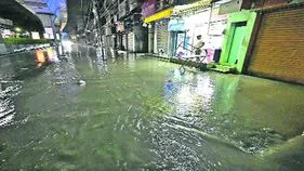 Heavy Rains: రాత్రివేళ దంచికొట్టింది..