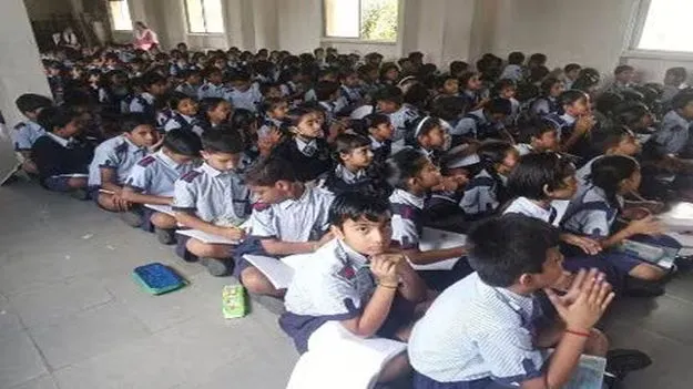 Schools: రెండు రోజులు ఒంటిపూట బడులు