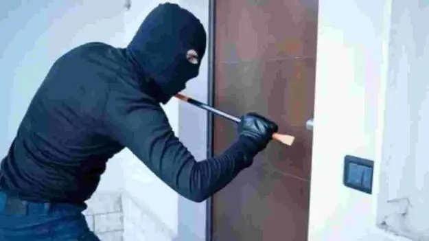 Hyderabad: రైల్లో వచ్చి చోరీ.. విమానంలో పరారీ