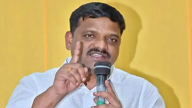 MLC Teenmar Mallanna: 42 శాతం బీసీ రిజర్వేషన్ల కోసం దీక్ష చేపట్టండి