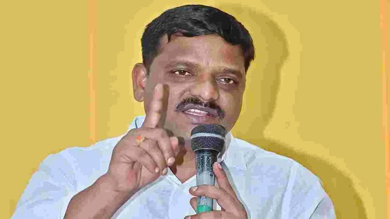 MLC Teenmar Mallanna: 42 శాతం బీసీ రిజర్వేషన్ల కోసం దీక్ష చేపట్టండి
