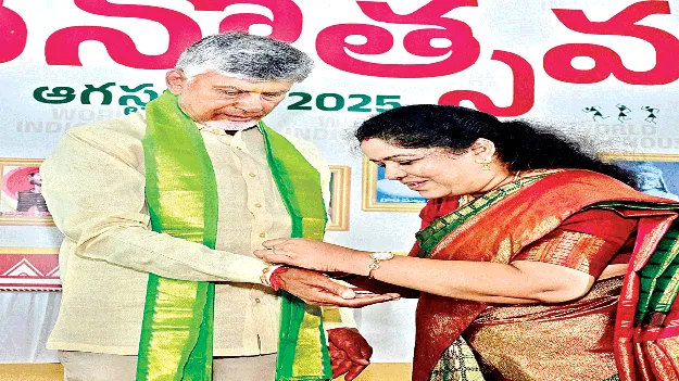  Rakhi   రాఖీ కట్టి.. ఆశీర్వాదం పొంది..