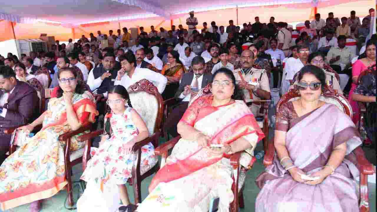 CM Chandrababu : స్వాతంత్ర్య దినోత్సవ వేడుకల్లో ముఖ్యమంత్రి చంద్రబాబు నాయుడు 