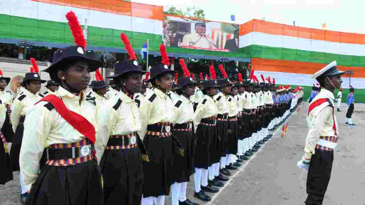 CM Chandrababu : స్వాతంత్ర్య దినోత్సవ వేడుకల్లో ముఖ్యమంత్రి చంద్రబాబు నాయుడు 