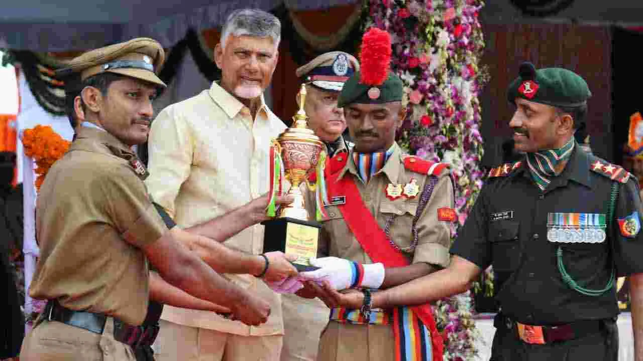 CM Chandrababu : స్వాతంత్ర్య దినోత్సవ వేడుకల్లో ముఖ్యమంత్రి చంద్రబాబు నాయుడు 
