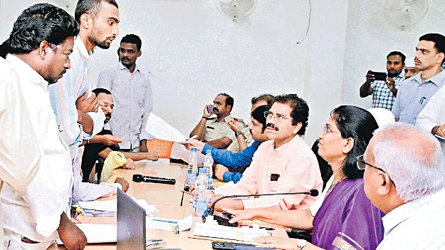 జిల్లా స్థాయి పీజీఆర్‌ఎస్‌లో 157 అర్జీలు