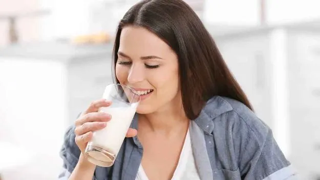 పాలు తాగిన వెంటనే ఇవి తింటే గ్యాస్ సమస్య..!