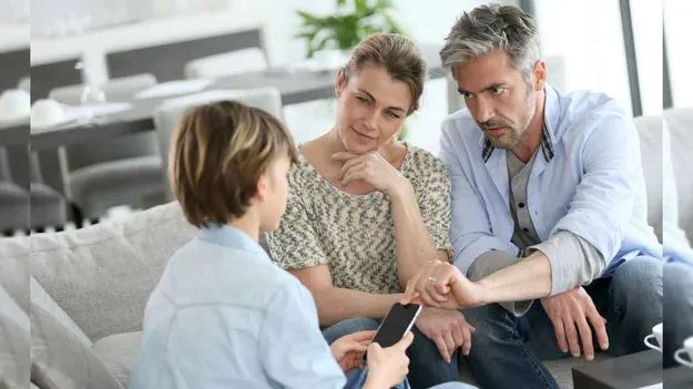 Parenting Tips: పిల్లల చేతికి స్మార్ట్ ఫోన్ ఇచ్చే ముందు చెప్పాల్సిన 5 'గోల్డెన్ రూల్స్'!