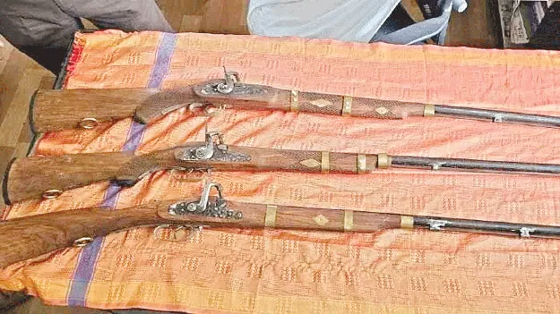 Exploding shotgun  పేలుతున్న నాటు తుపాకీ