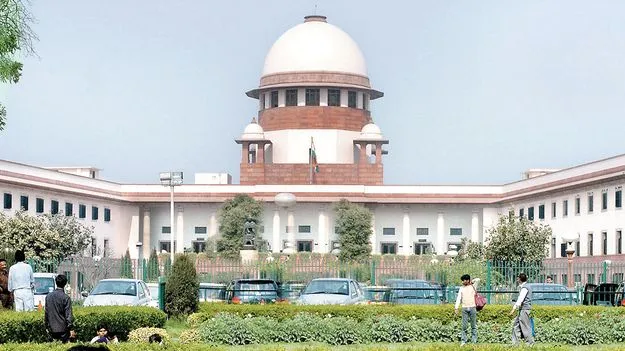 Supreme Court: ఢిల్లీ వీధుల్లో కుక్కలు కనిపించొద్దు
