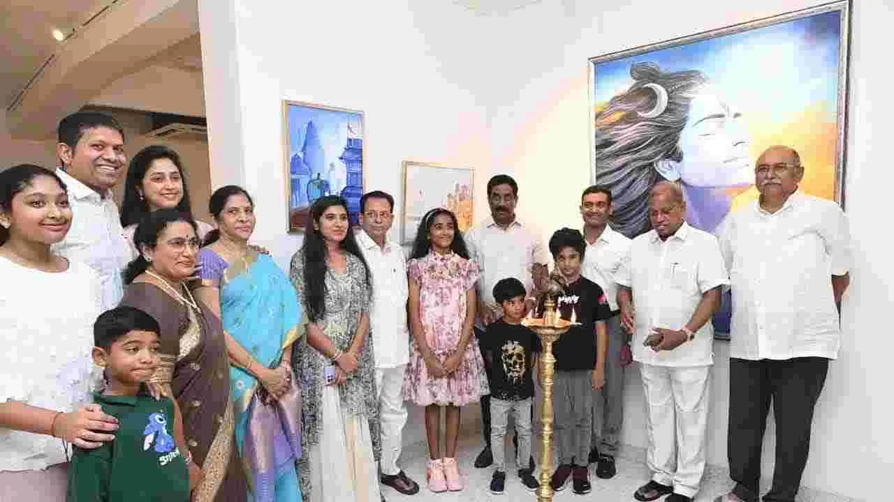 Art Gallery: చిన్నారి అనన్య నాదెళ్ల ఆర్ట్ గ్యాలరీని ప్రారంభించిన వేమూరి రాధాకృష్ణ 