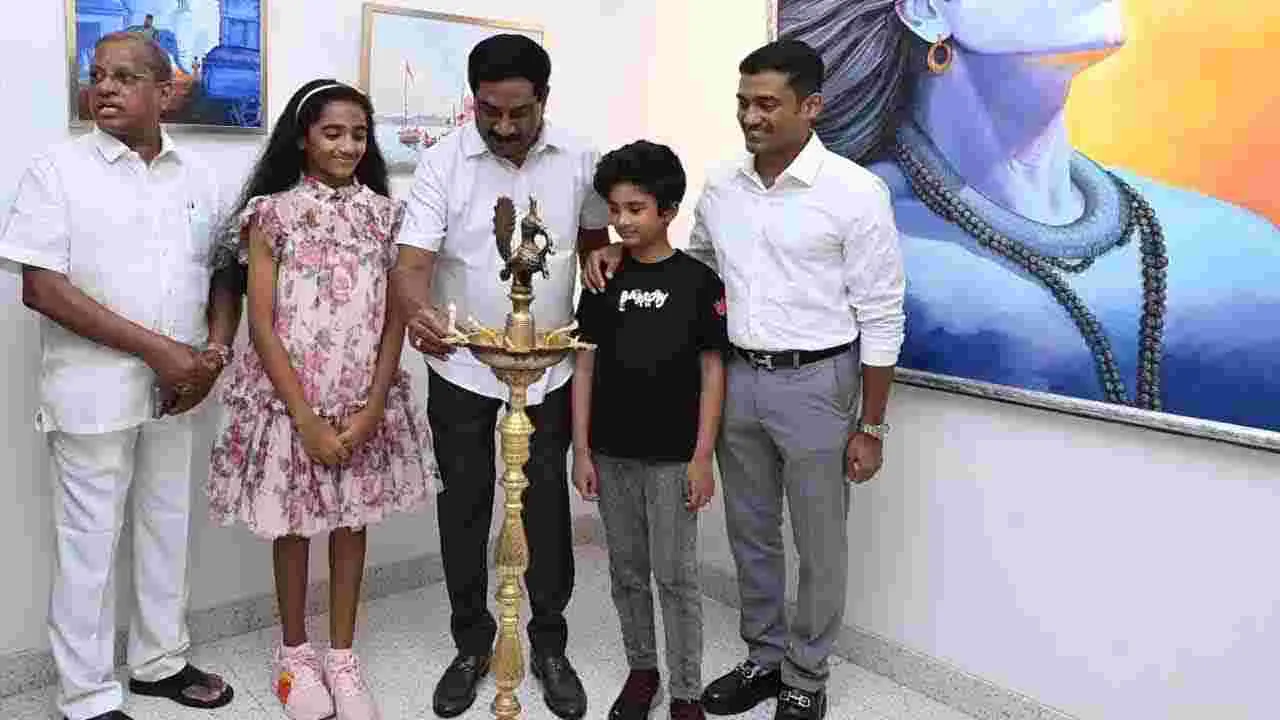 Art Gallery: చిన్నారి అనన్య నాదెళ్ల ఆర్ట్ గ్యాలరీని ప్రారంభించిన వేమూరి రాధాకృష్ణ 