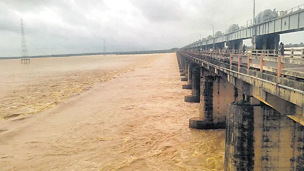 గోదావరి పరవళ్లు