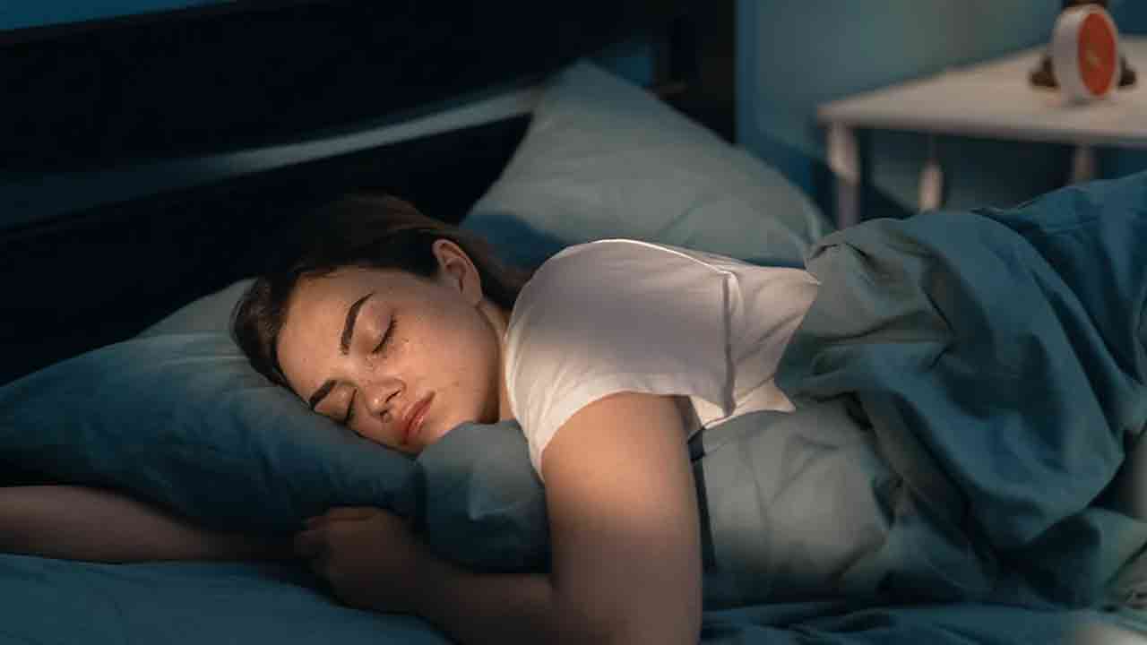 Health Tips: నెయ్యి దీపం వెలిగించిన గదిలో నిద్రపోతే.. ఎన్ని లాభాలున్నాయో తెలుసా.. 