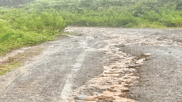 Road works : కరిగిన నిఽధులు.. చెదిరిన దారులు!