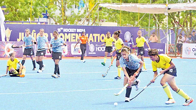 అన్నీ ఏకపక్షమే..