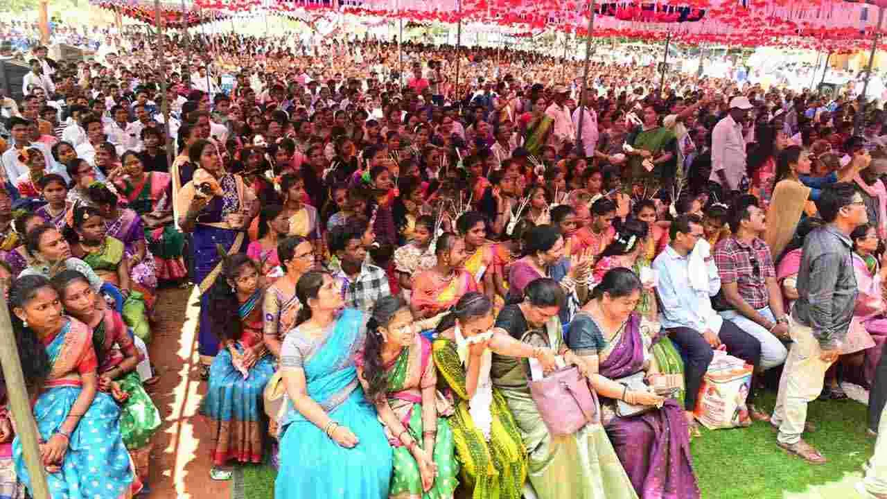 ప్రపంచ ఆదివాసీ దినోత్సవంలో పాల్గొన్న మంత్రి అచ్చెన్నాయుడు..