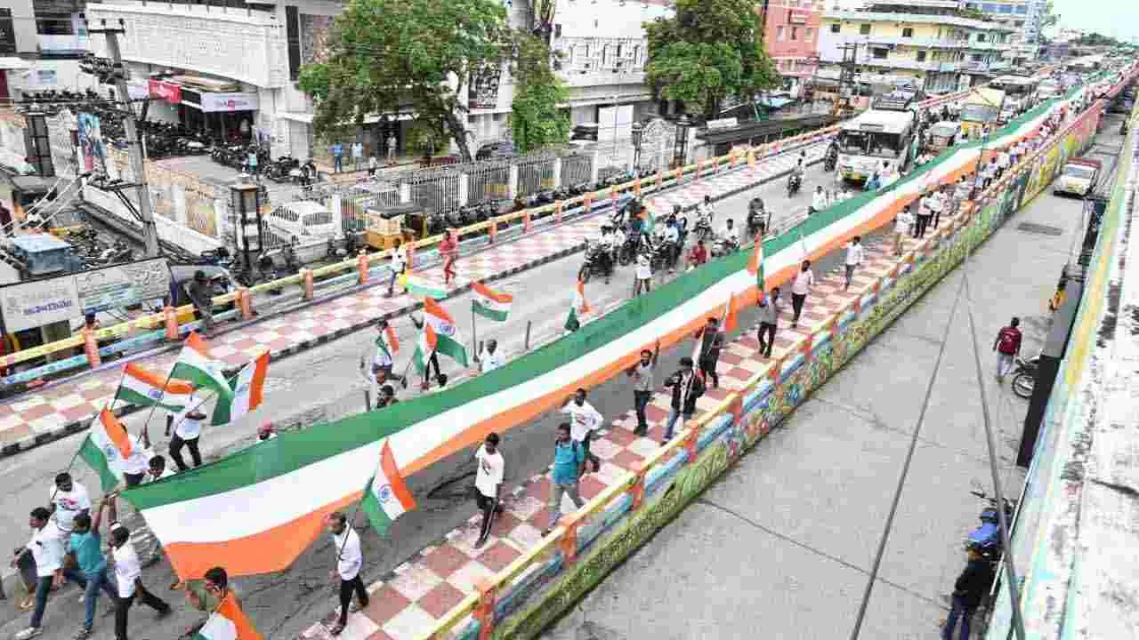 Khammam: ఖమ్మంలో తిరంగా ర్యాలీని ప్రారంభించిన మంత్రి తుమ్మల.. 