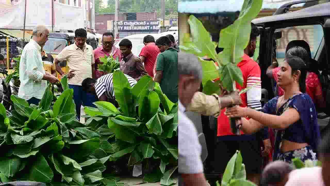 Sravana Masam Varalakshmi Vratham 2025: వరలక్ష్మీ వత్రం వేళ.. మార్కెట్లు కిటకిట..