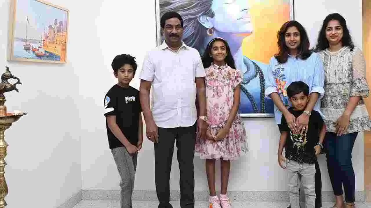 Art Gallery: చిన్నారి అనన్య నాదెళ్ల ఆర్ట్ గ్యాలరీని ప్రారంభించిన వేమూరి రాధాకృష్ణ 
