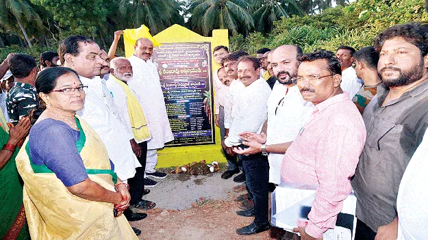 For port residents: సుందరంగా పునరావాస కాలనీ నిర్మిస్తాం