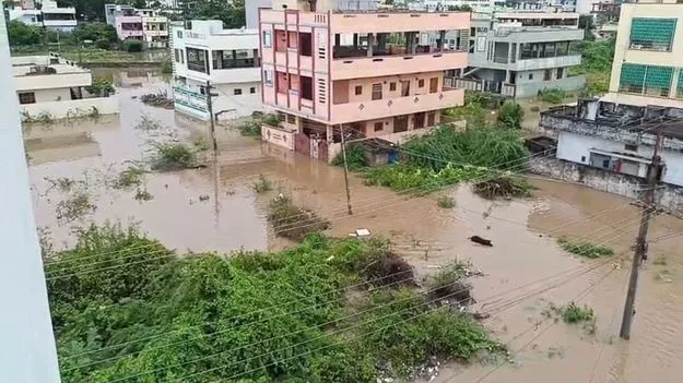 అతలాకుతలం....