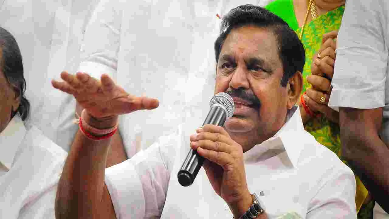 Former CM: మాజీసీఎం సంచలన కామెంట్స్.. వారంతా వలస పక్షులు