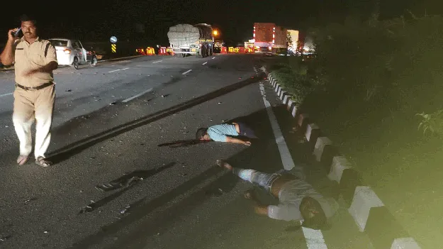 రాంగ్‌ రూట్‌లో వచ్చిన బైక్‌ 