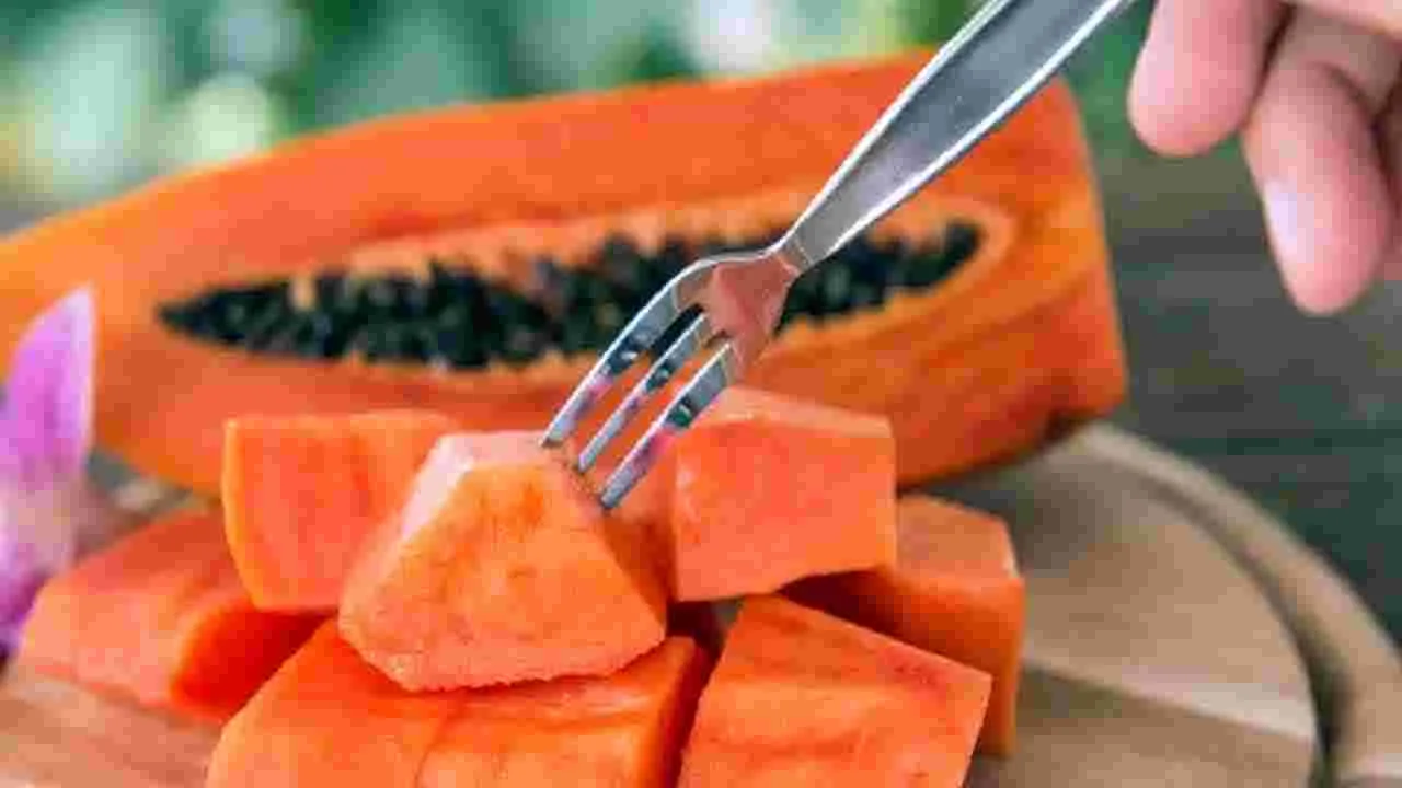 Health Tips: రోజూ ఈ పండు తిన్నారంటే చాలు.. అనారోగ్యం మీ దరి చేరకుండా ఉంటుంది.. 