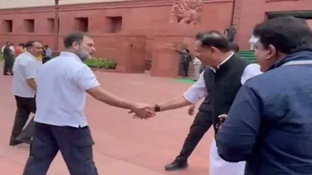 Rahul Hanshake Rudy: రాజీవ్ ప్రతాప్ రూడీతో చేతులు కలిపిన రాహుల్