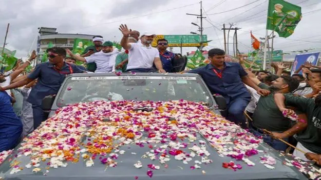 Rahul Voter Adhikar Yatra: పోలీసు కానిస్టేబుల్‌ను ఢీకొన్ని రాహుల్ కారు.. వీడియో షేర్ చేసిన బీజేపీ