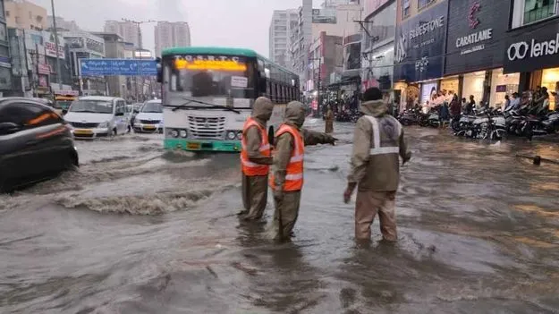 HYD Heavy Rain Alert: హైదరాబాద్‌కు ఎల్లో అలర్ట్.. జర భద్రం