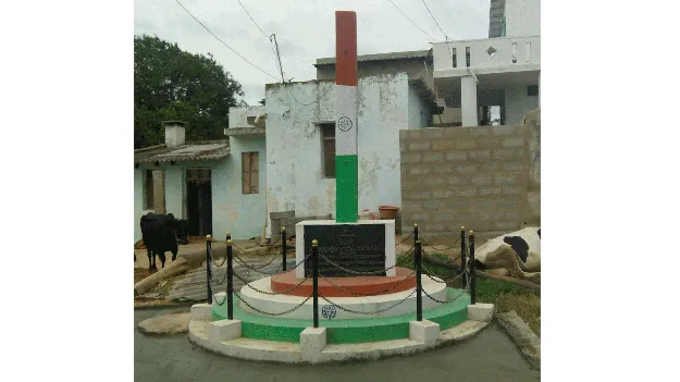 బందార్లపల్లెలో చెక్కుచెదరని స్వాతంత్య్ర సిద్ధతా స్తూపం
