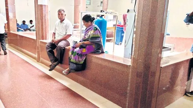  అరుగులే ఆధారం.. అధికారుల అలసత్వం