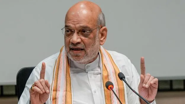 Amit Shah: లోక్‌సభ ముందుకు కీలక బిల్లులు.. బిల్లు ప్రతులను చించి పడేసిన ప్రతిపక్ష ఎంపీలు..