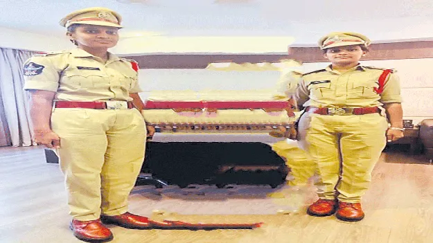 అదరగొట్టిన అక్కాచెల్లెళ్లు